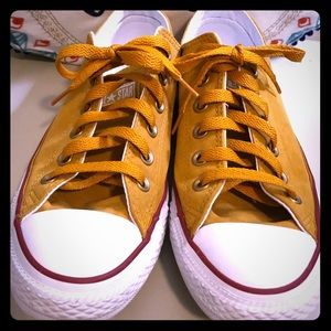 Converse mustard colored low top Chucks ms6/ws8